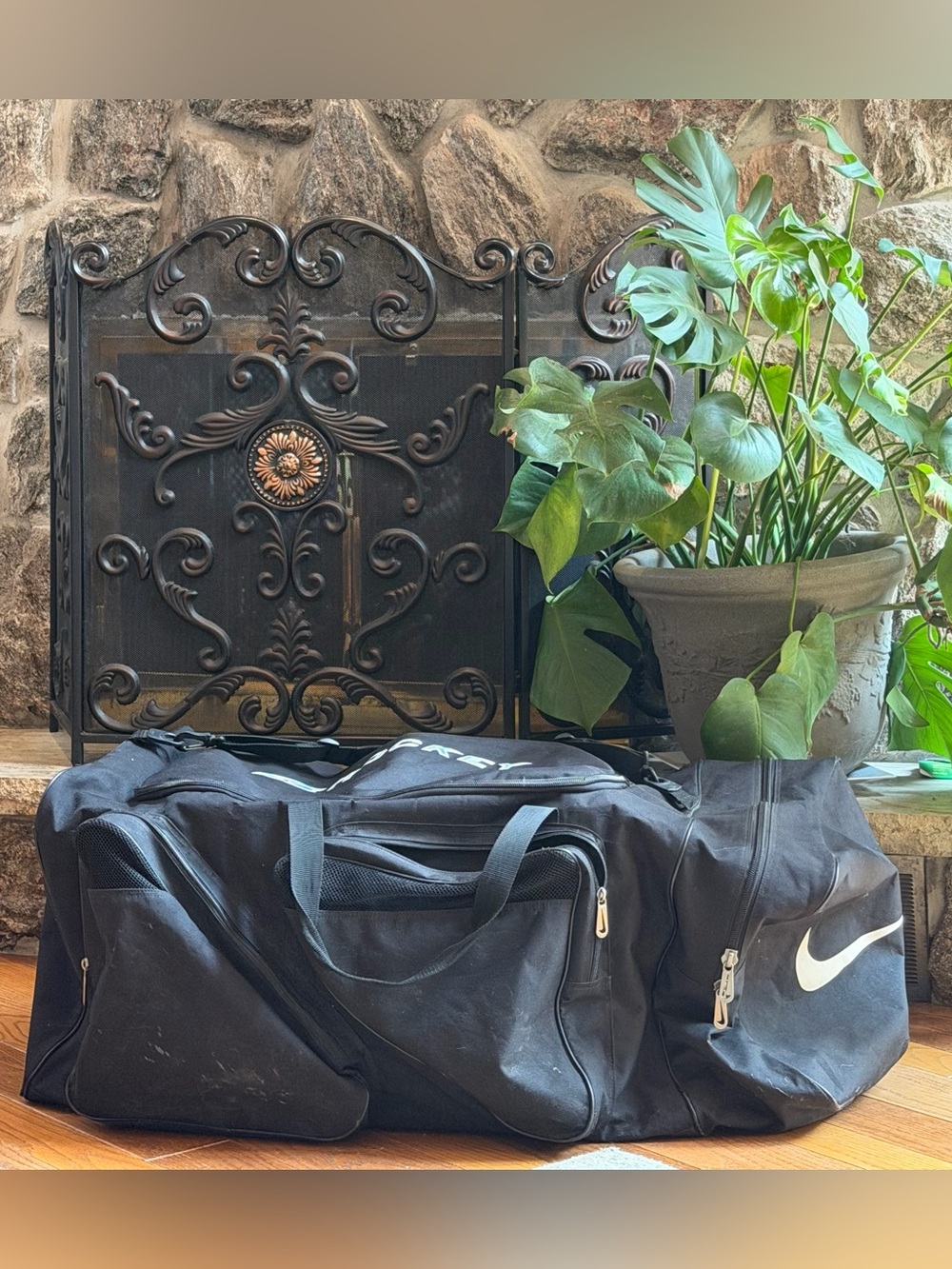 Nike XL Extra Large Black Sports Hockey Equipment Storage Game Bag Athlete
